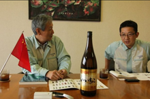 中国上海市民営最大サイト新浪網・徐静波、BLOG 会員7億人とWEIBOに、・大分県焼酎・アジアで好評、いいちこを紹介、 約30%を中国、アジアで人気、社員も香港、中国から